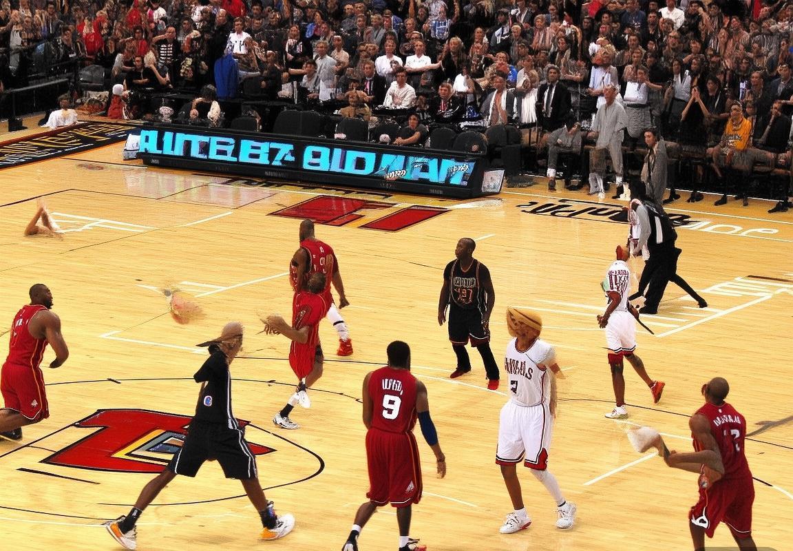 2012NBA东决：迈阿密热火与芝加哥公牛巅峰对决回顾