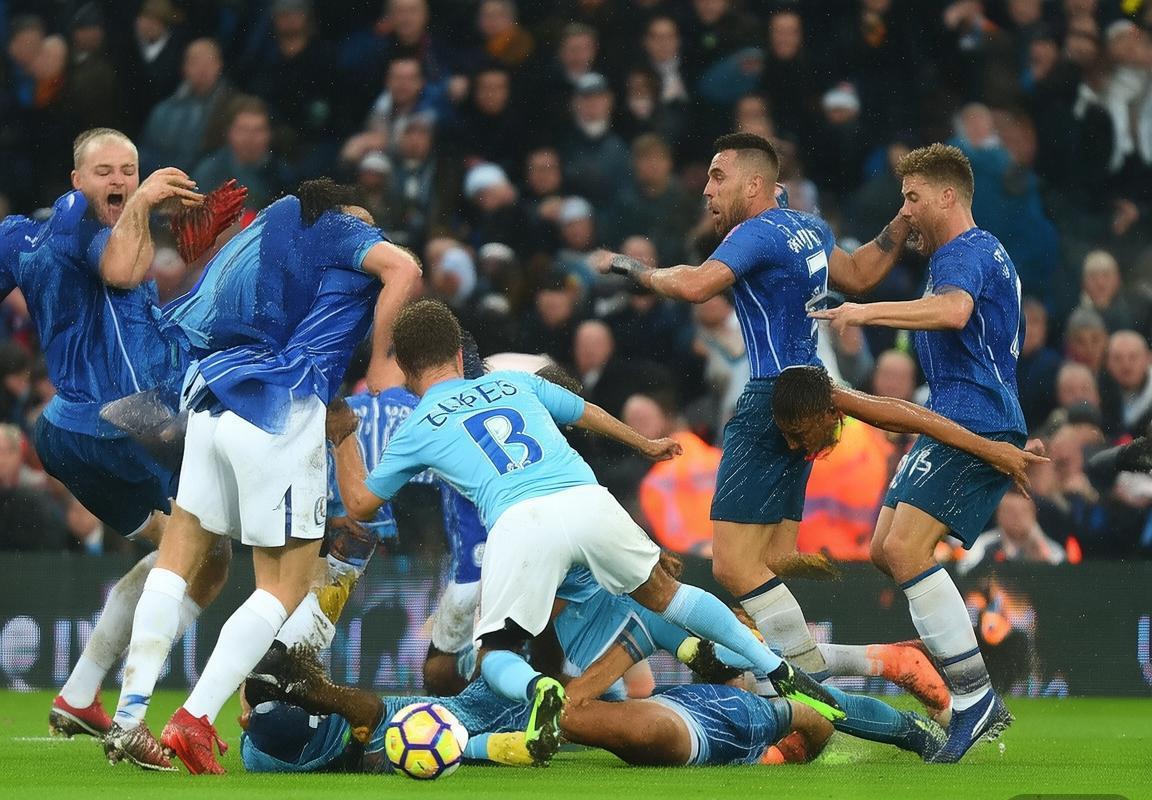 2018英超巅峰对决：瓜迪奥拉与孔蒂战术智慧对决